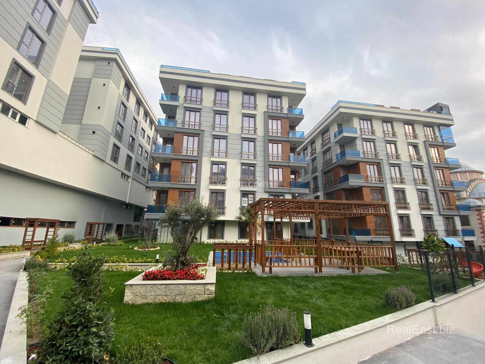 Luxurious 5+1 Apartment in Beylikdüzü